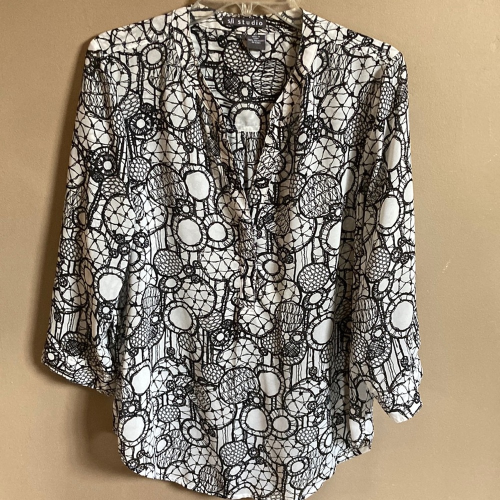 S/I studio V neck blouse